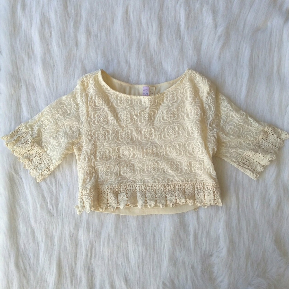 Cream boho crop top 🌿